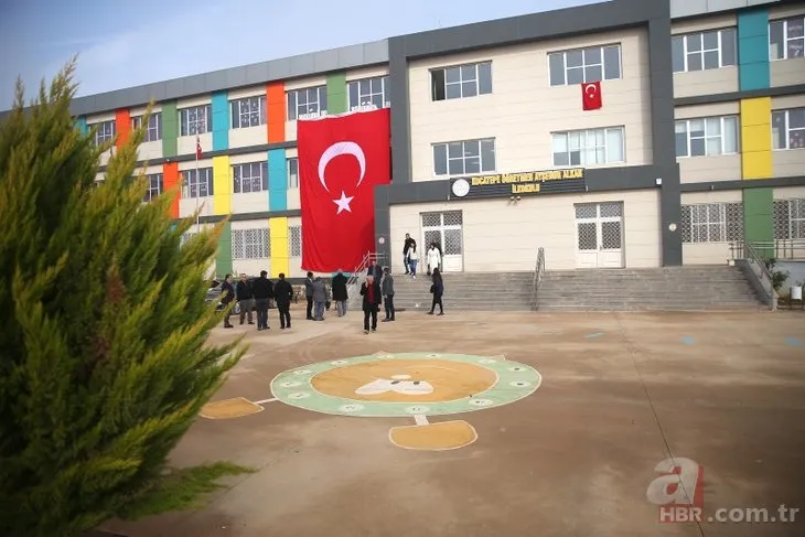 Terör örgütü PKK’nın kalleş saldırısında hasar gören Karkamış’taki okulda eğitim başladı