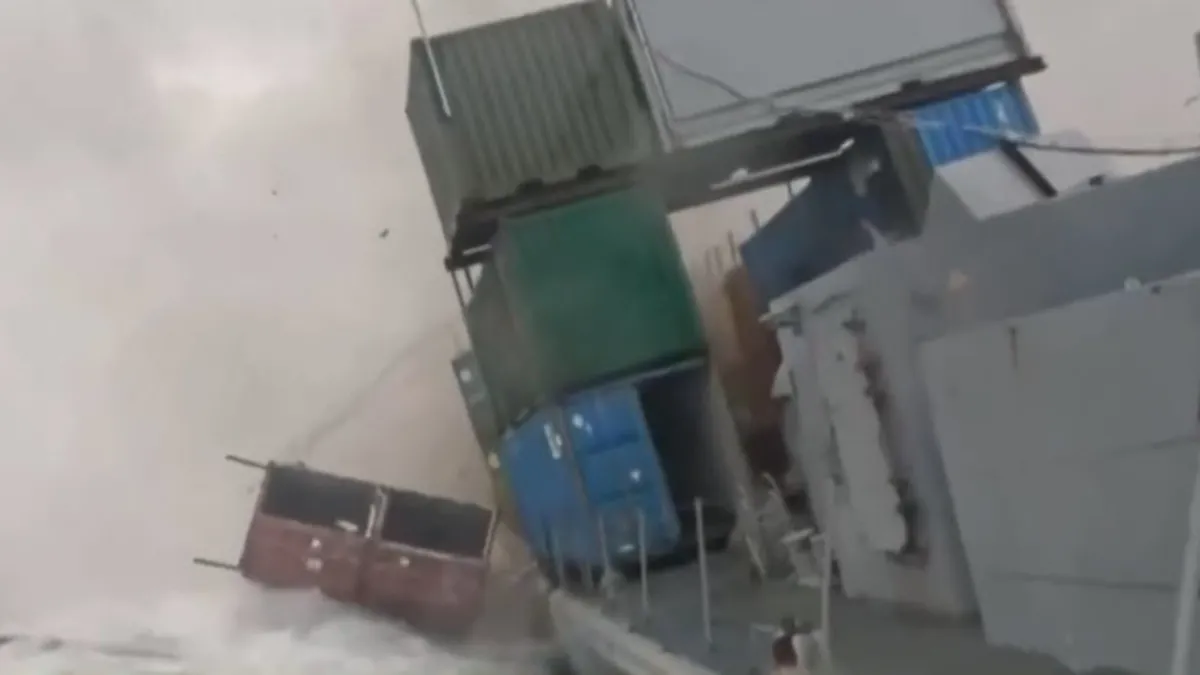 Gemi paramparça oldu! İşte saniye saniye vurulma anı