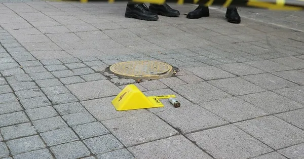 İstanbul Sultangazi'de iki grubun kavgasında silahlar konuştu - 1