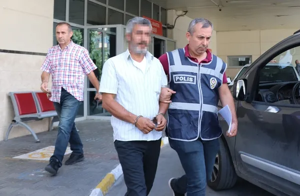 cinayetten-aranan-sahis-cezaevinde-yakalandi-25-kisi-oldurdum-20-kisi-daha-oldurecegim-1662468862900.jpg Cinayetten aranan şahıs cezaevinde yakalandı: 25 kişi öldürdüm, 20 kişi daha öldüreceğim - 2