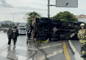 Kartal'da zincirleme trafik kazası