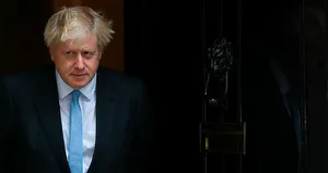 Sarsıcı istifa kararı