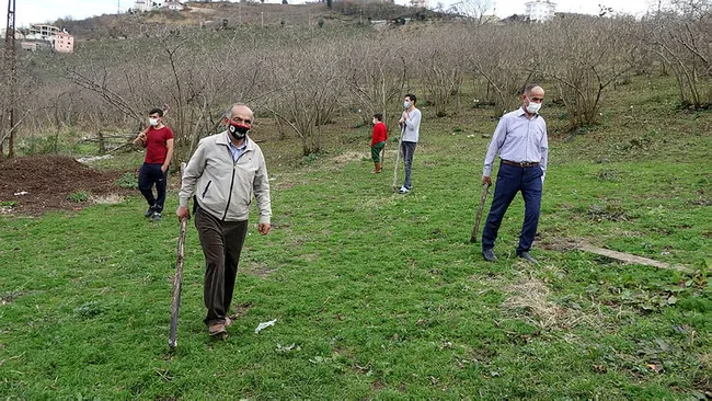 Giresun’da mahalleye inen kurtlar için vatandaş sopalı ve baltalı nöbet tutuyor - 5