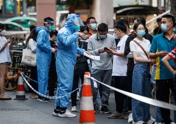 Şangay'da kabus yeniden hortladı! Çin kapıları kapadı! Korona paniği