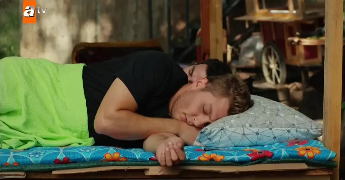 Gençliğim Eyvah 12. yeni bölüm | Ben senin kardeşin değilim!