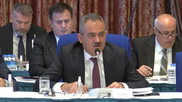 hdpli-garo-paylandan-bakan-mahmut-ozere-hadsiz-sozler-gecen-sene-biyiksizdiniz-1667511321862.jpg HDP'li Garo Paylan'dan Bakan Mahmut Özer'e hadsiz sözler: Geçen sene bıyıksızdınız - 1