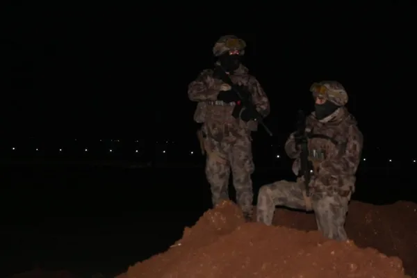 Elleri tetikte gözleri hudutta! Kahramanlarımız yeni yılı görev başında karşılıyor