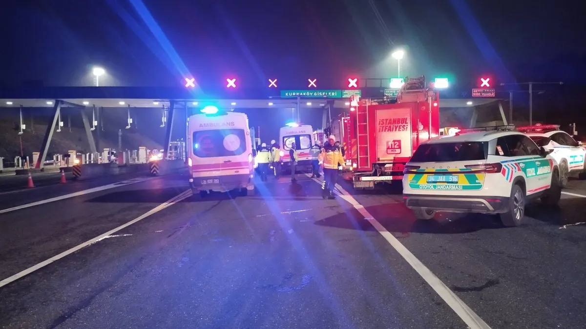 Kuzey Marmara Otoyolu’nda feci kaza: Araç bariyerlere çarptı
