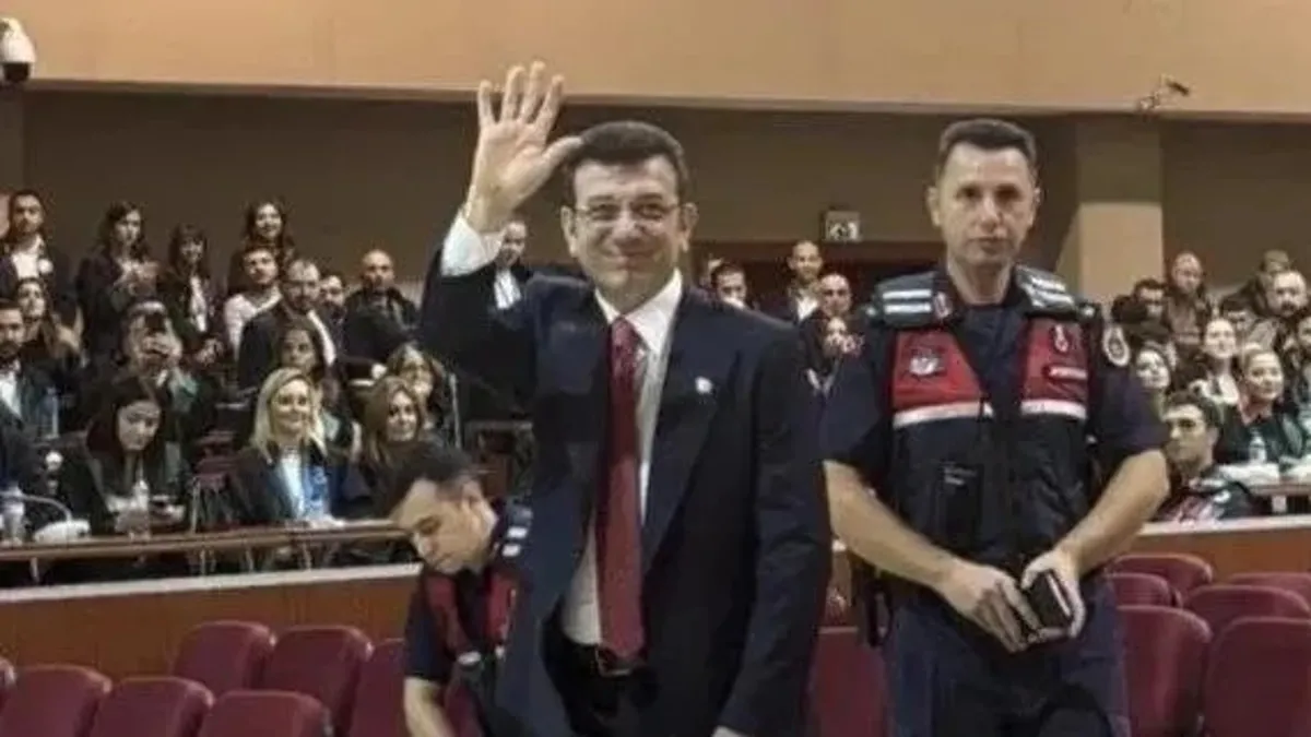 Ekrem İmamoğlu'ndan sahte diploma davasında mahkemeye çıkmama kararı! Hakim talimatı ile salona getirildi | Duruşma 8 Aralık'a ertelendi