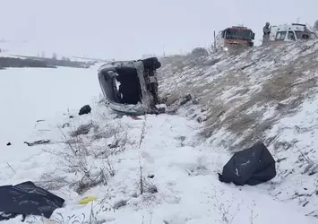 Erzurum'da kayganlaşan yolda kaza; 2 ölü, 3 yaralı