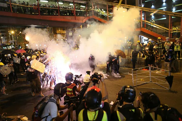 Hong Kong'da sokaklar karıştı! - 6