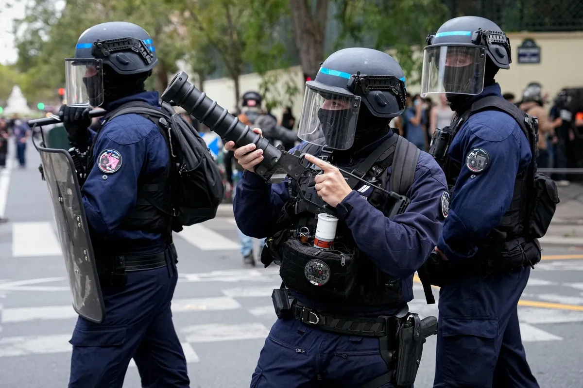 1791904040744.jpeg Fransa'da eğitim isyanı büyüyor! Polis müdahalesinde sokaklar karıştı - 1