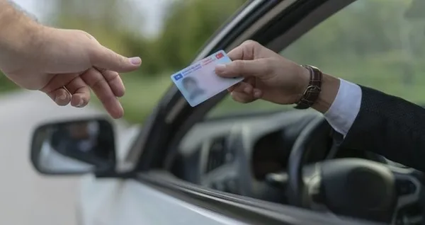 Ehliyetlerde yeni dönem! Ehliyeti eski olanlar dikkat! Son tarih açıklandı | Yeni ehliyet ve çipli kimlik kartı ile ilgili flaş gelişme!