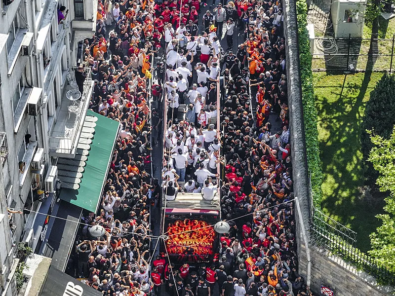 CANLI | Galatasaray’da şampiyonluk gecesi: Rams Park’ta tarihi kutlama - 1