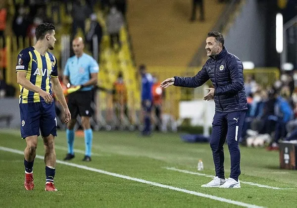 fenerbahce-olympiakos-maci-sonrasi-vitor-pereiradan-flas-sozler-her-geldiklerinde-attilar-1633030904186.jpeg Vitor Pereira'dan Fenerbahçe - Olympiakos maçı sonrası çarpıcı yorum: Her geldiklerinde attılar - 2