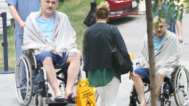 Faik Öztürk tekerlekli sandalyede