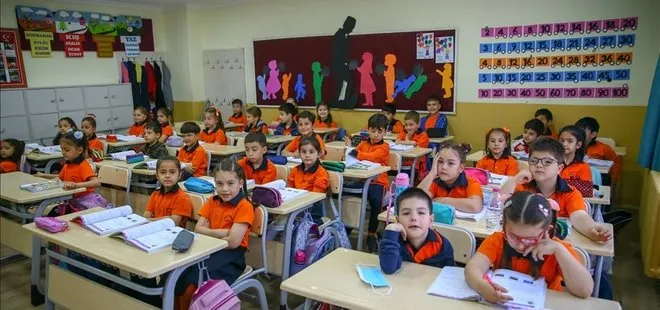 Okullarda maske zorunluluğu kaldırılmasının ardından ilk gün! Bakan Mahmut Özer: Uzun süredir bugünleri bekliyorlardı