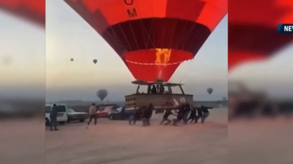 Kapadokya’da balon ile otomobil çarpıştı!