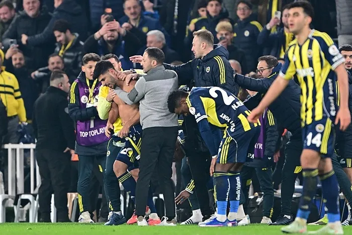 kadikoyde-puanlar-paylasildi-fenerbahce-zirvede-sarsildi-1771874359733.jpeg Kadıköy’de puanlar paylaşıldı! Fenerbahçe zirvede sarsıldı - 6