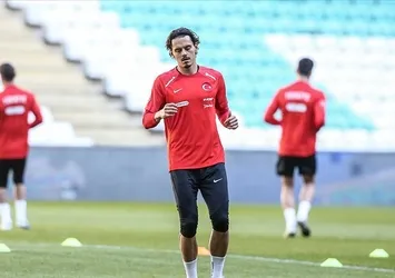 Milli futbolcu Enes Ünal ön çapraz bağ operasyonu geçirdi