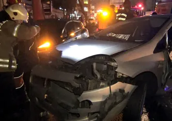 Avcılar’da iki otomobil çarpıştı: 2 yaralı