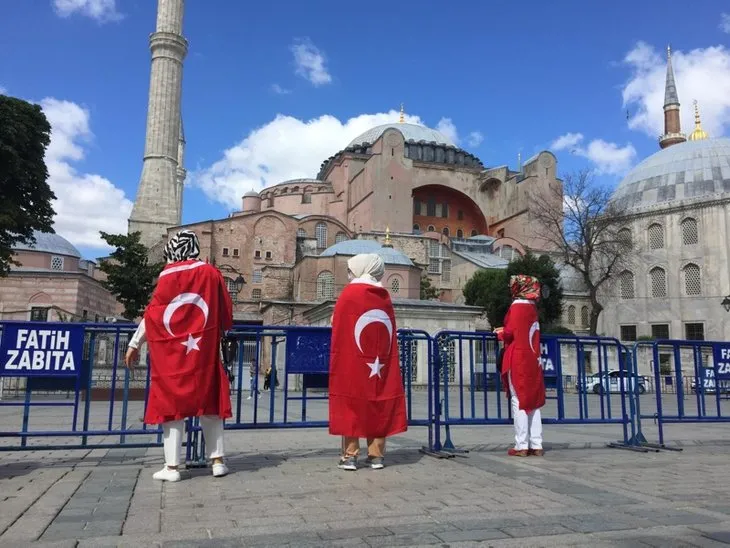 Ayasofya Camii’nde sevinç gözyaşları!