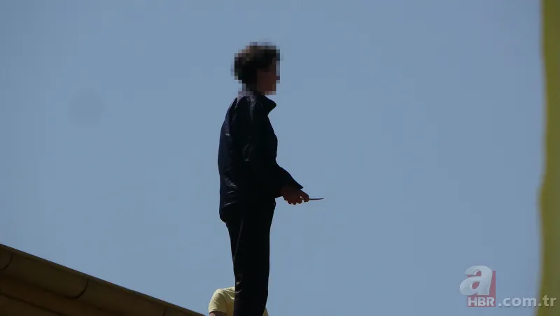 Okul çatısında korku dolu anlar! Bıçakla kendi öldürmeye kalktı 4