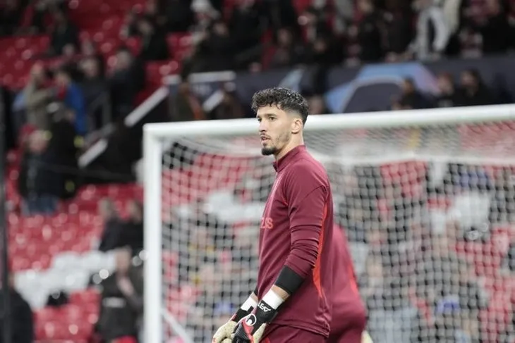 Süper Lig’i sallayacak transfer! Altay Bayındır ezeli rakibe gelmek istiyor