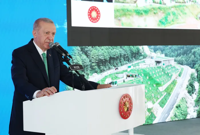 Rize’de afet konutları teslim töreni | Başkan Erdoğan’dan muhalefe SGK borcu yanıtı: Destelerle kule yapmak için para var