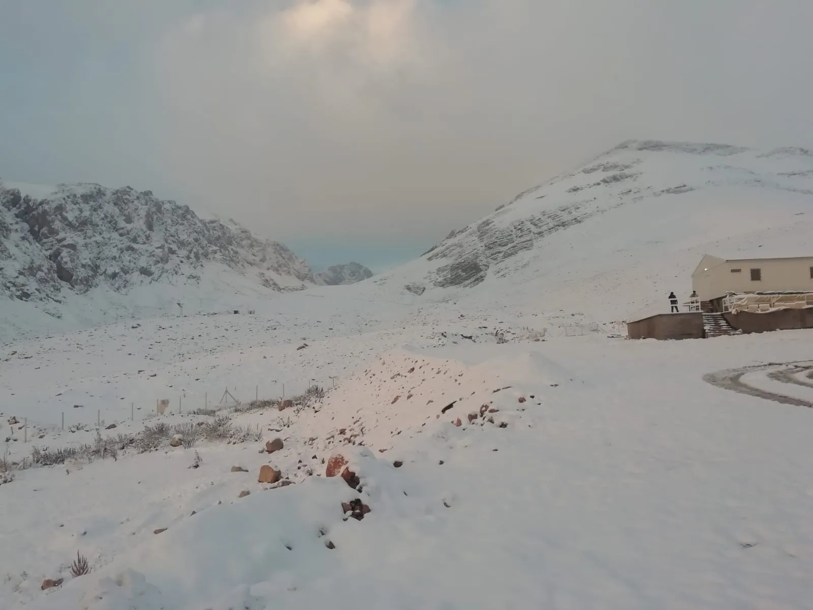 Aladağlar'da kar sürprizi