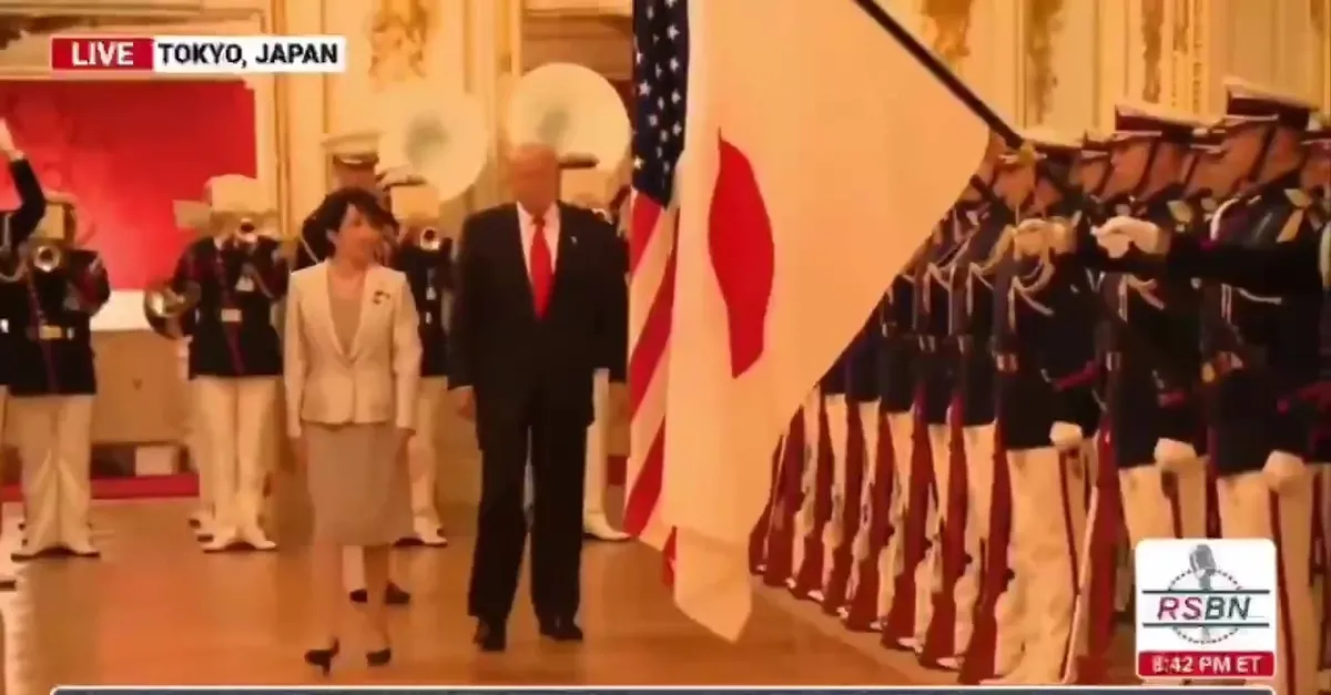 Trump'ın o hareketleri törene damga vurdu!