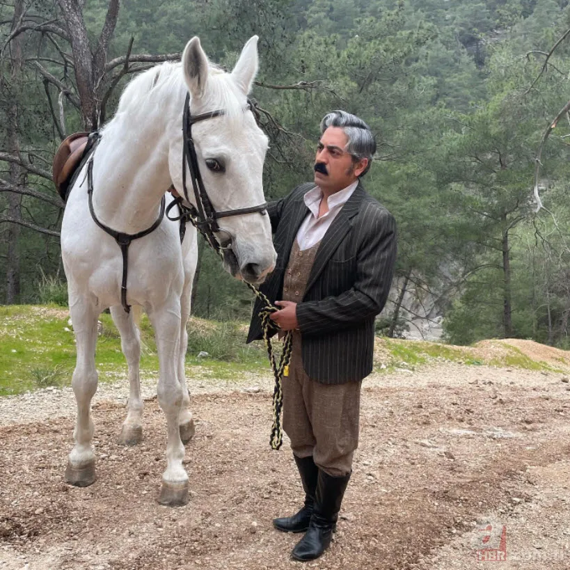 Bir Zamanlar Çukurova Gaffur’u Bülent Polat kızıyla kamera karşısına geçti görenler şaştı kaldı! Annesinin kopyası... 1