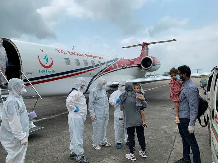 Bangladeş'te koronavirüse yakalanan Türk kadın ve ailesi yurda getirildi - 3
