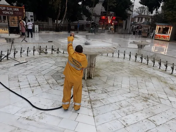 İBB havuzu temizlemeyince ilçe belediyesi kolları sıvadı - 1