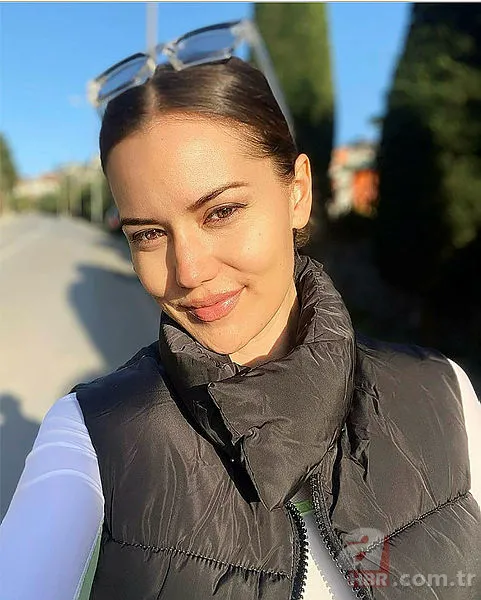 Fahriye Evcen makyajsız paylaşımıyla sosyal medyayı salladı! 1
