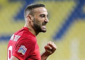 Cenk Tosun resmen Fenerbahçe'de! 2 yıllık imza atıldı