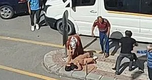 Trafikte yol verme kavgası kamerada