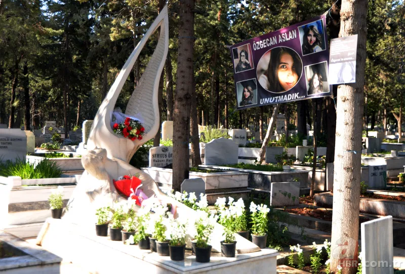 Türkiye’nin yüreğinde yara: Özgecan Aslan aramızdan ayrılalı 7 yıl oldu| Özgecan’ın annesi: Her saniye bu acı içimizde 12