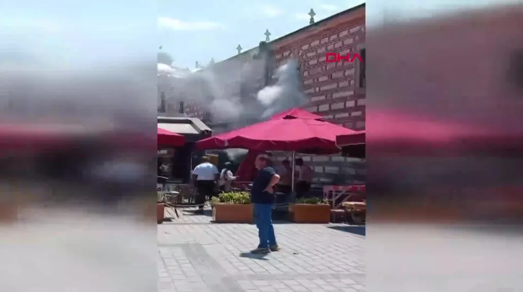 Mısır Çarşısı'nda yangın