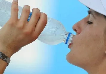 Uzmanlardan sıcak hava uyarısı: "Günde en az 2 litre su içilmeli"