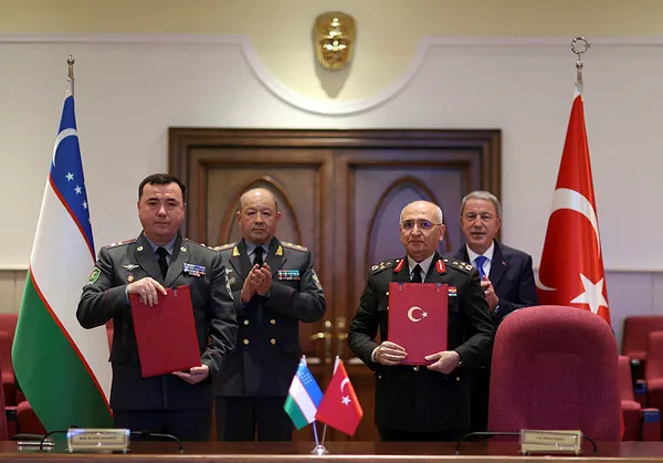 bakan-akar-ozbekistan-savunma-bakani-kurbanov-ile-gorustu-1669230456307.jpg Bakan Hulusi Akar ve Özbekistan Savunma Bakanı Kurbanov'dan açıklamalar! "Önemli anlaşmalara imzalar atıldı" - 5