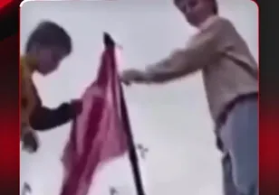 BOYLARI KÜÇÜK SEVGİLERİ GÖĞE SIĞMAZ