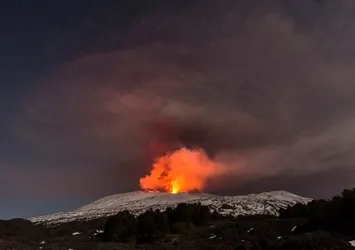 Etna Yanardağı’nda patlama: 10 turist yaralandı