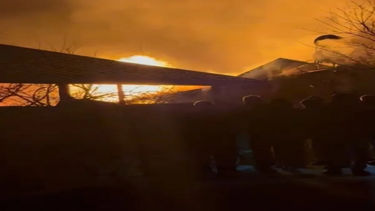 Bursa'da kömür sobası yangını! Alevler bitişiğindeki binaya sıçradı