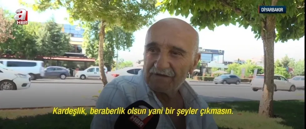 sahada-rekabet-tribunde-kardeslik-amedspor-ve-erzurumspor-maci-oncesi-taraftarlardan-mesaj-dostluk-kazanacak-1786807641760.jpg Sahada rekabet, tribünde kardeşlik! Amedspor ve Erzurumspor maçı öncesi taraftarlardan mesaj: "Dostluk kazanacak" - 3