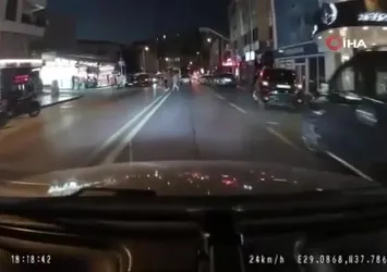 Denizli'de durak yerine orta şeritte yolcu indirip alan halk otobüsü pes dedirtti