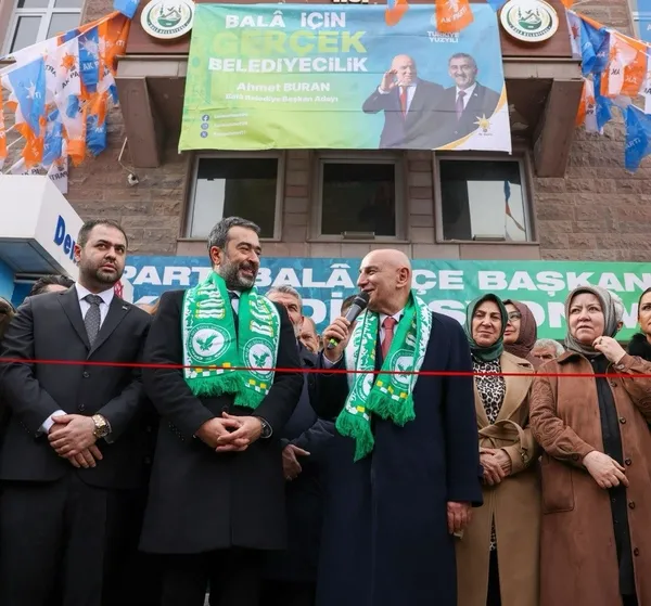 AK Parti’nin Ankara adayı Altınok Mansur Yavaş’a seslendi: Büyükşehir Belediyesi’nin 300 milyar TL bütçesi nerede?