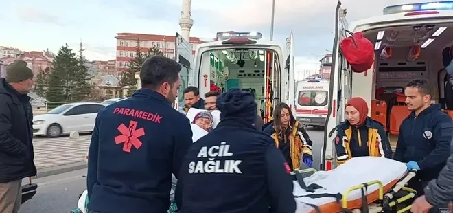 Otomobil ile ambulans çarpıştı: 3 yaralı