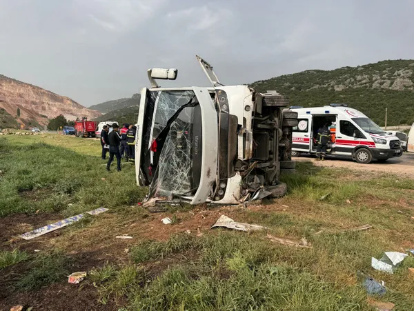 gaziantepte-yolcu-midibusunun-devrilmesi-sonucu-10-kisi-yaralandi-1714462816637.jpg Gaziantep’te yolcu midibüsü devrildi; astsubay öldü, 17 yaralı - 1