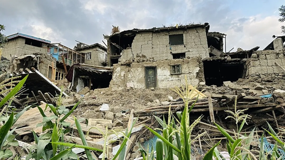 Afganistan'daki depremde ölenlerin sayısı 2 bin 20…